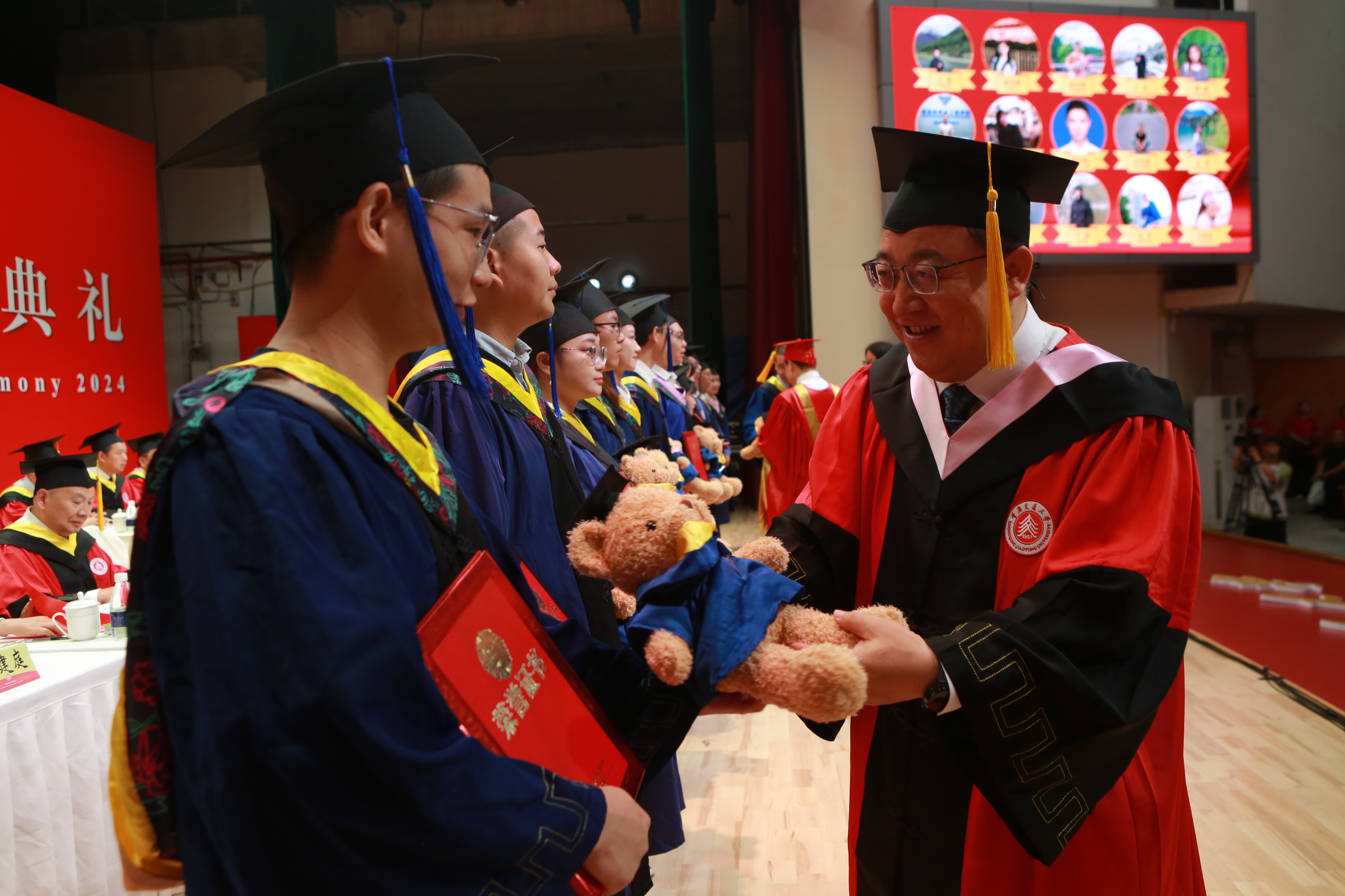 【2024毕业典礼四】重庆交通大学研究生毕业典礼的泪目时刻